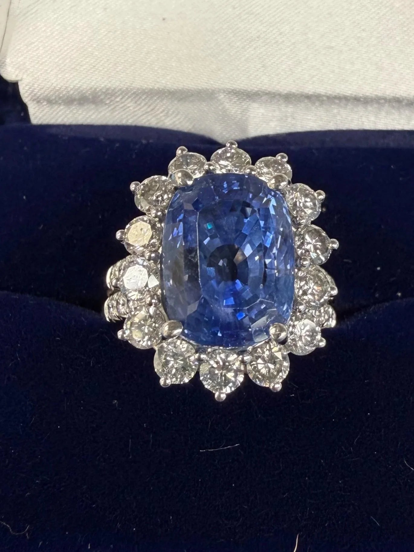 18k White Gold 11.88 ct Natural Ceylon Sapphire and Diamond Ring
