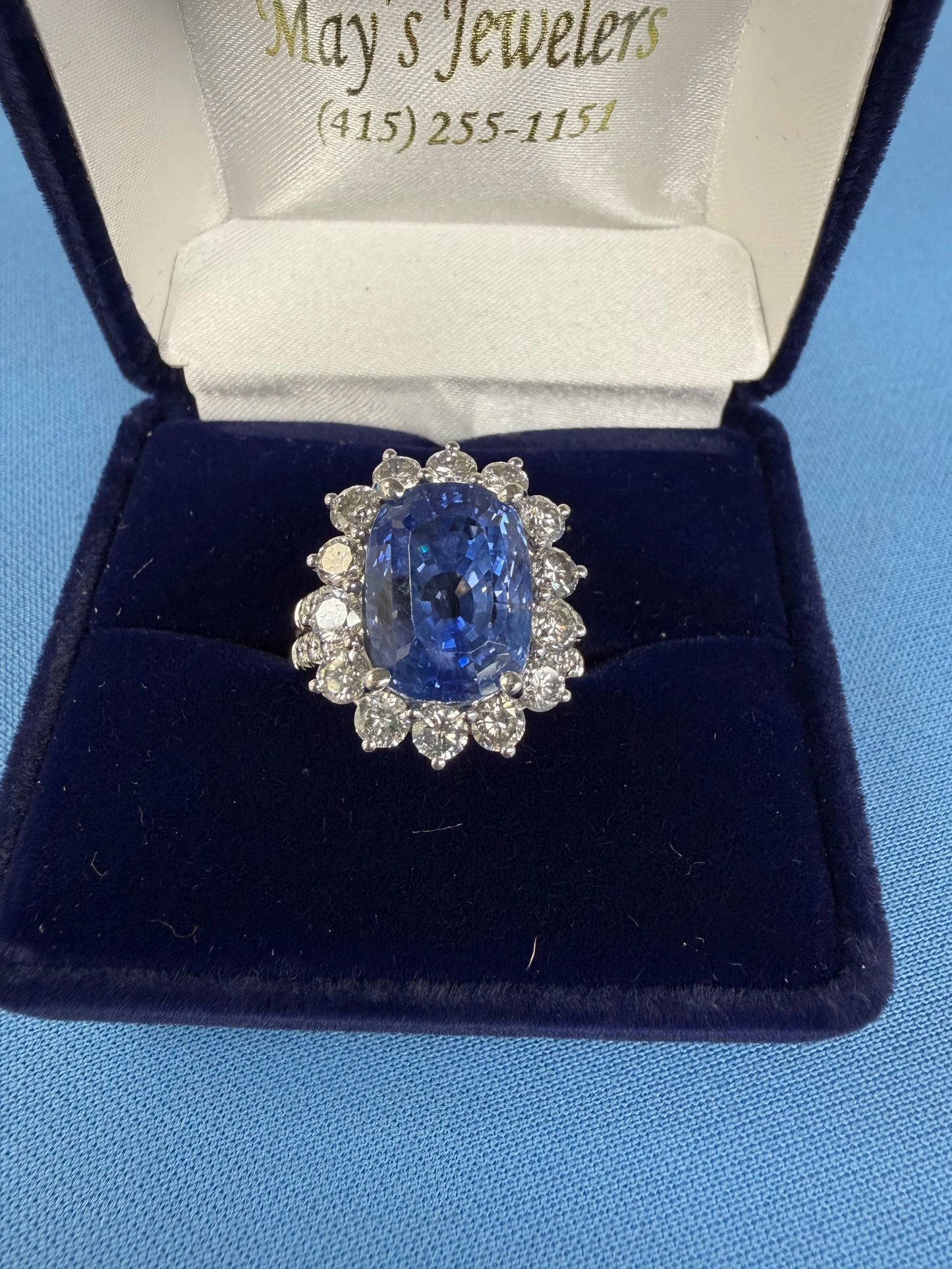 18k White Gold 11.88 ct Natural Ceylon Sapphire and Diamond Ring