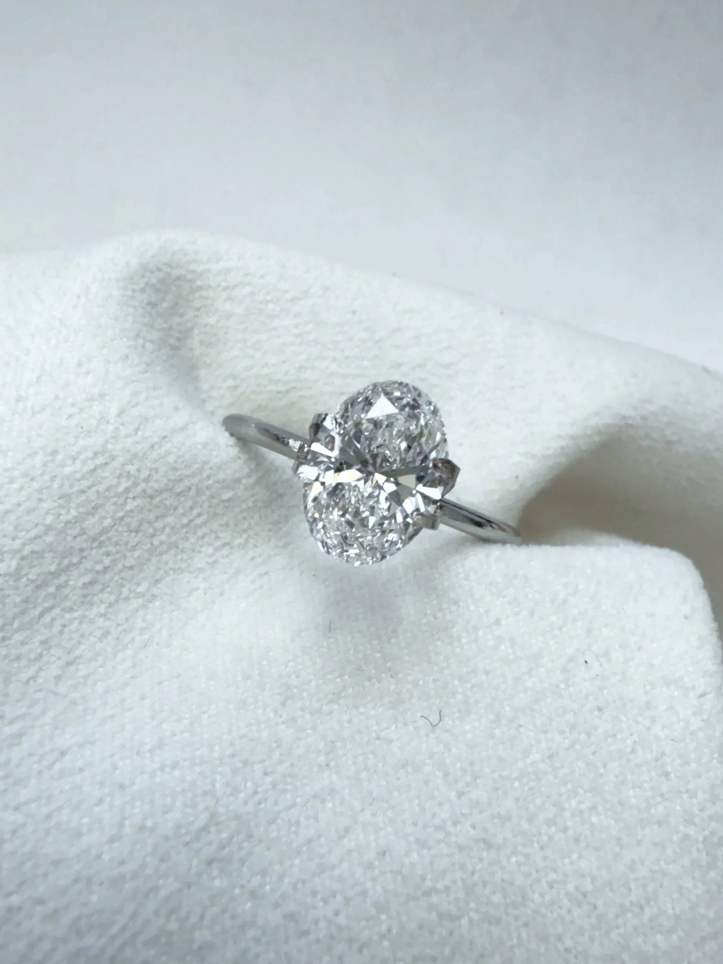 2.10 ct D/VS1 Oval Lab-Grown Diamond