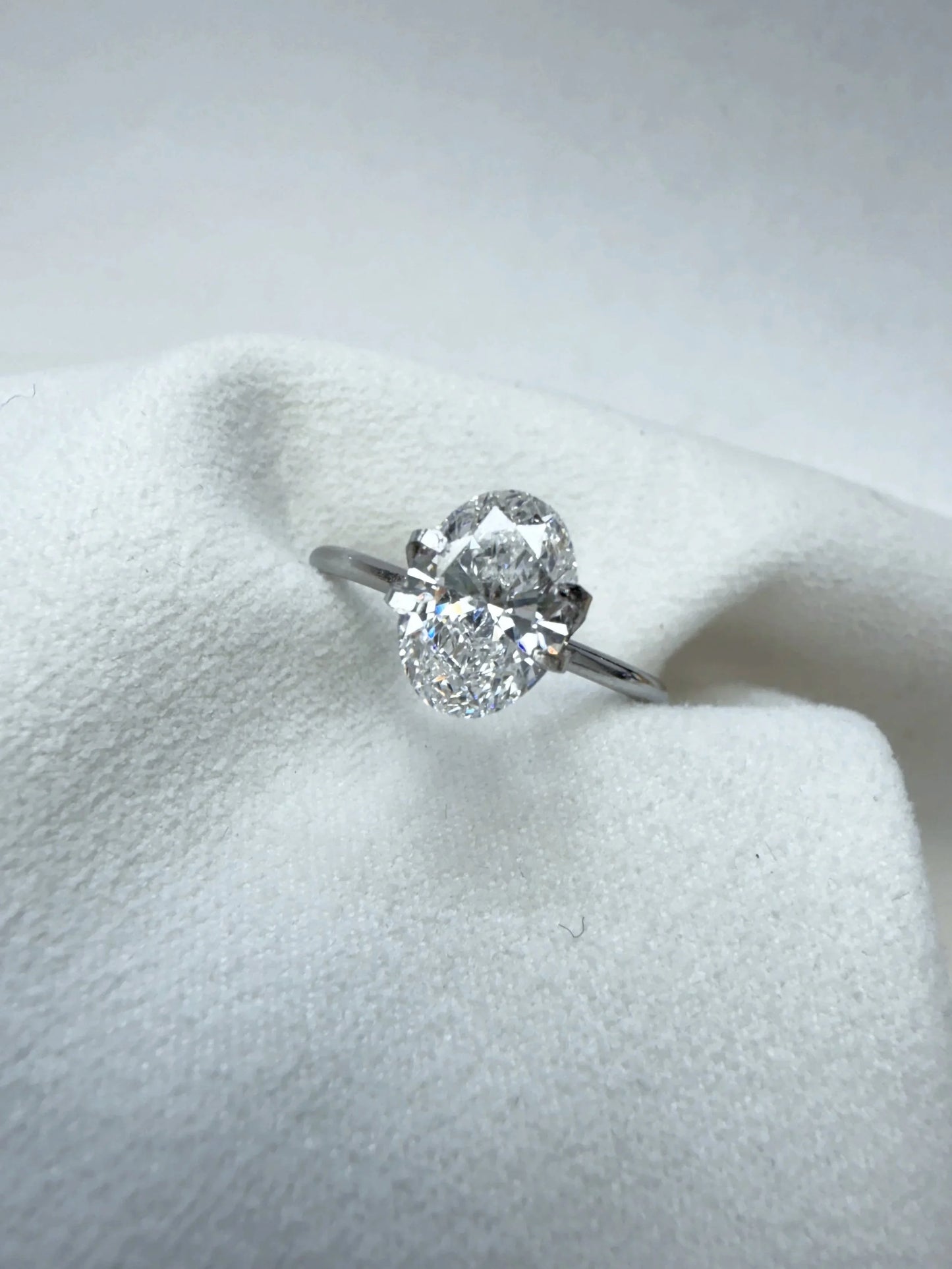 2.10 ct D/VS1 Oval Lab-Grown Diamond