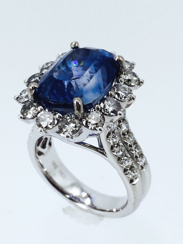 18k White Gold 11.88 ct Natural Ceylon Sapphire and Diamond Ring